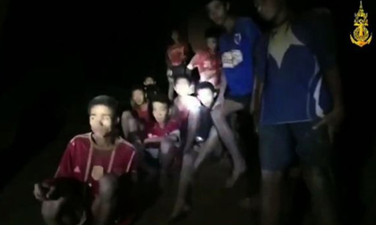 Đội bóng mất tích trong hang ở Thái Lan: Tìm thấy nhưng cứu ra kiểu gì?