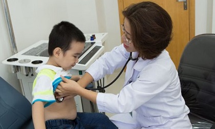 Hàng loạt bệnh ồ ạt tấn công trẻ ngày nắng nóng