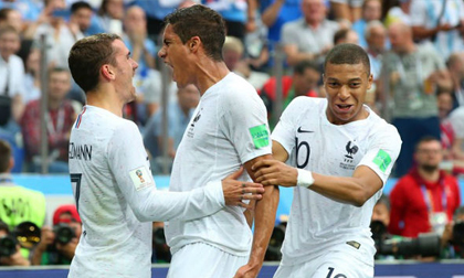 Uruguay - Pháp: Đánh đầu cháy lưới, đại thảm họa 'người nhện' (World Cup 2018)