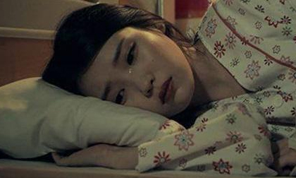 Nghe lời chồng nghỉ việc ở nhà chăm con, vợ nào ngờ nhận cái kết đắng chát