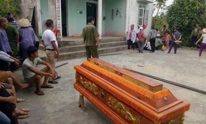 Chồng biểu hiện tân thần dùng dao chém vợ tử vong lúc rạng sáng