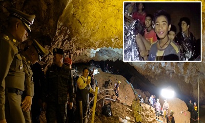Thợ lặn chỉ cách 'sốc' đưa đội bóng Thái Lan thoát khỏi hang