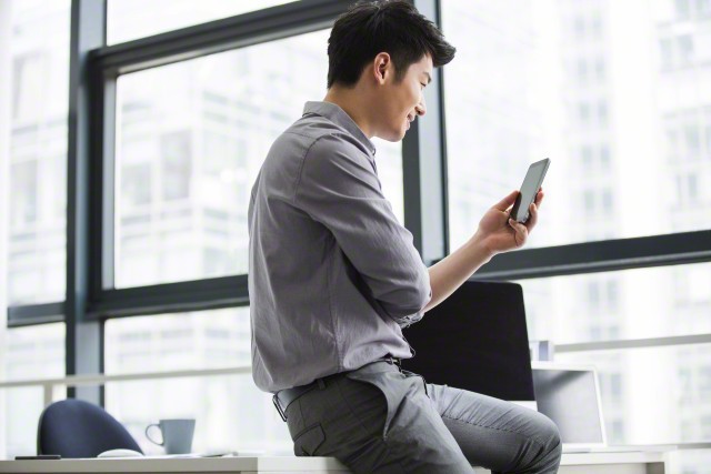 Bắt gặp chồng vào khách sạn với gái lạ, vợ lạnh lùng đưa ra tờ đơn ly hôn - Ảnh 2.