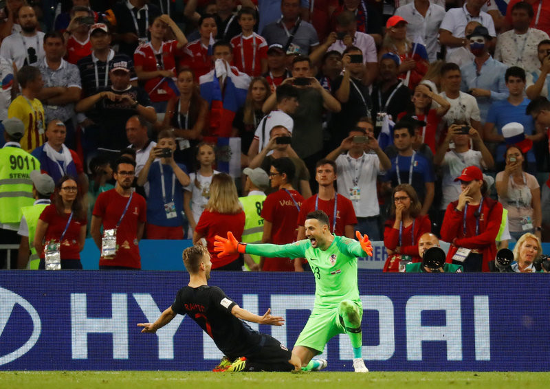 Những bóng hồng Nga bật khóc khi đội nhà dừng bước ở World Cup