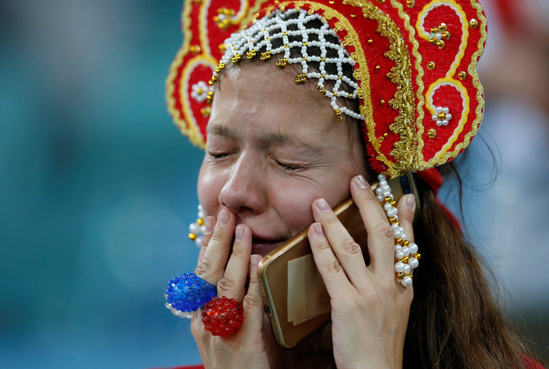 Những bóng hồng Nga bật khóc khi đội nhà dừng bước ở World Cup