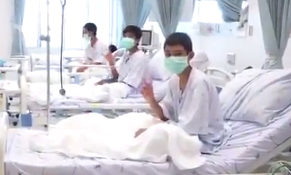 Đội bóng Thái Lan lần đầu xuất hiện sau hành trình sống sót thần kì