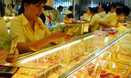 Giá vàng hôm nay 12/7: Tiếp tục chìm sâu, nhanh chân tháo chạy