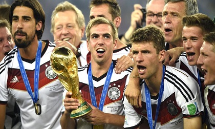 Cúp vàng World Cup sắp trao cho Pháp hoặc Croatia đáng giá bao nhiêu?