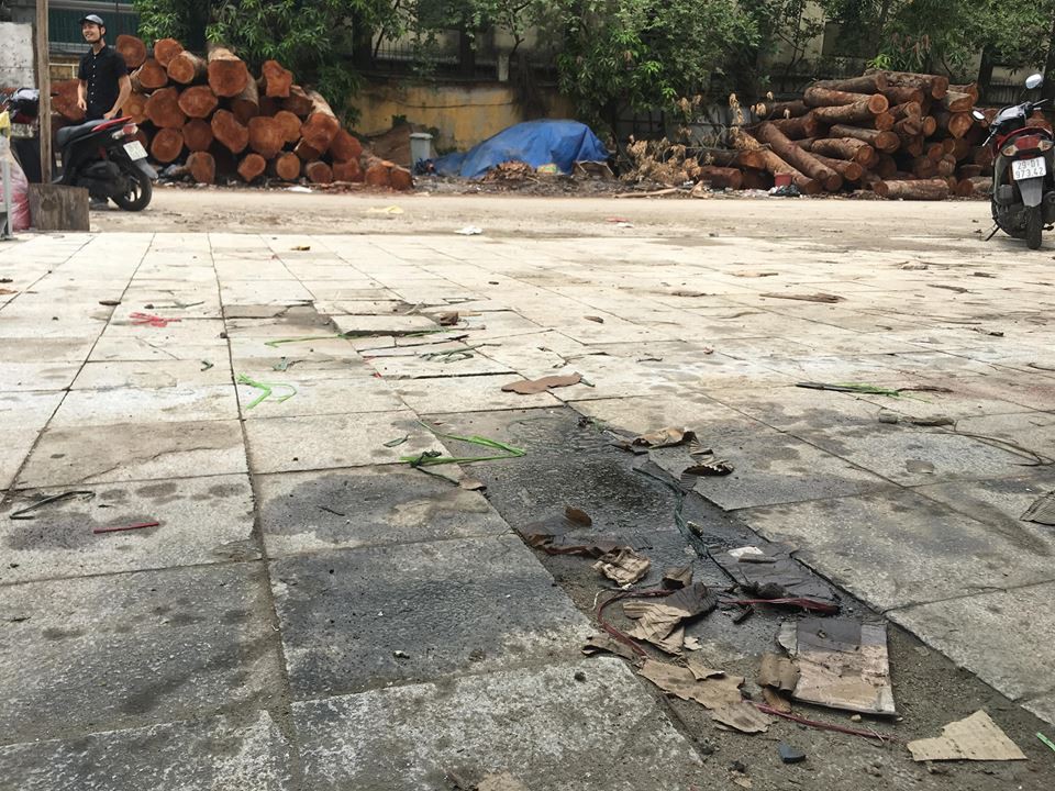 Người chứng kiến vụ cô gái nghi bị đánh ghen, đổ mắm tôm lên người: Cô gái không bị đánh - Ảnh 3. Người chứng kiến vụ cô gái nghi bị đánh ghen, đổ mắm tôm lên người: Cô gái không bị đánh - Ảnh 3.