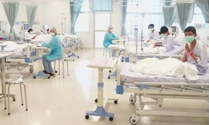 Những cầu thủ nhí bước khỏi hang và đối diện tương lai vô thừa nhận