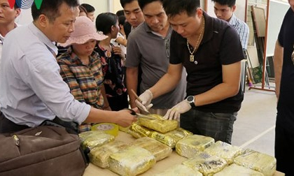 Lào Cai triệt phá đường dây vận chuyển ma túy đá 'khủng'