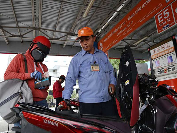 Giá cả tăng nếu lại tăng thuế xăng dầu - 1