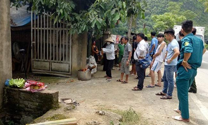 Kinh hoàng, phát hiện một xác chết đang phân hủy trong nhà dân