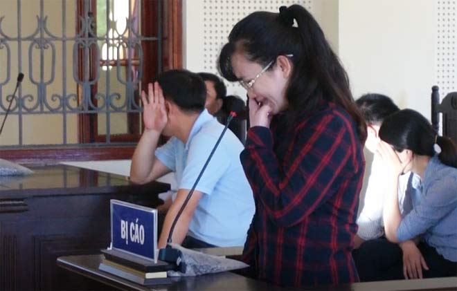 Bạn trai phủ nhận vay 12 tỉ của hotgirl ngân hàng - 1