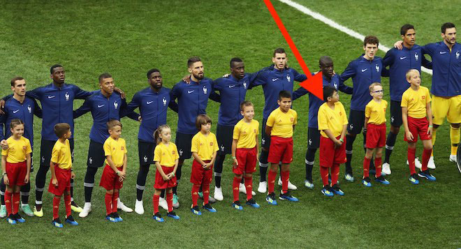 Cậu bé VN “hộ tống” Kante ở World Cup 2018: “Xúc động đến rơi nước mắt” - 1