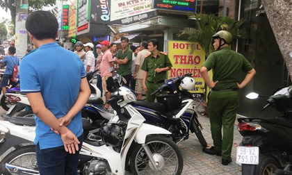 Cảnh sát nổ súng trấn áp kẻ cướp hung hãn trên phố Sài Gòn