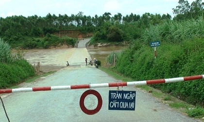 Nhiều cầu tạm bị cuốn trôi, một số nơi cô lập trước bão số 3