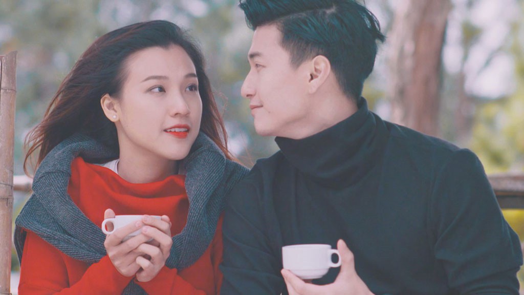 Hơn 1 năm đường tình đôi ngả, Hoàng Oanh đỏ bạc còn Huỳnh Anh đen bạc đen cả tình - Ảnh 1.