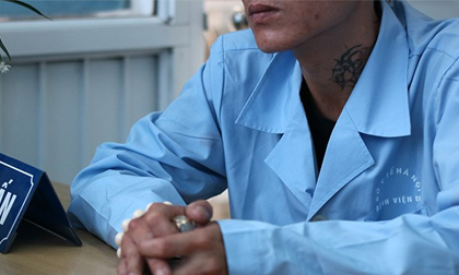 Đám cưới khó ngờ của trùm giang hồ nhiễm HIV và nữ thợ may