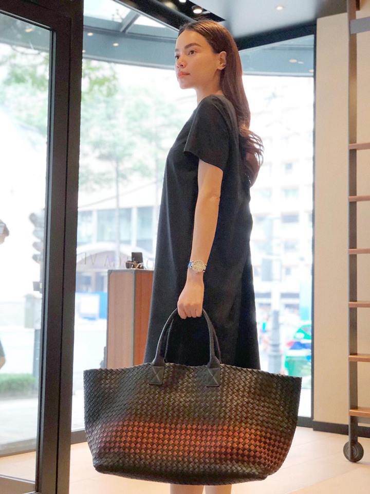 Dù đã về tới Việt Nam, Hồ Ngọc Hà vẫn phớt lờ tin đồn chia tay Kim Lý - Ảnh 1. Dù đã về tới Việt Nam, Hồ Ngọc Hà vẫn phớt lờ tin đồn chia tay Kim Lý - Ảnh 1.