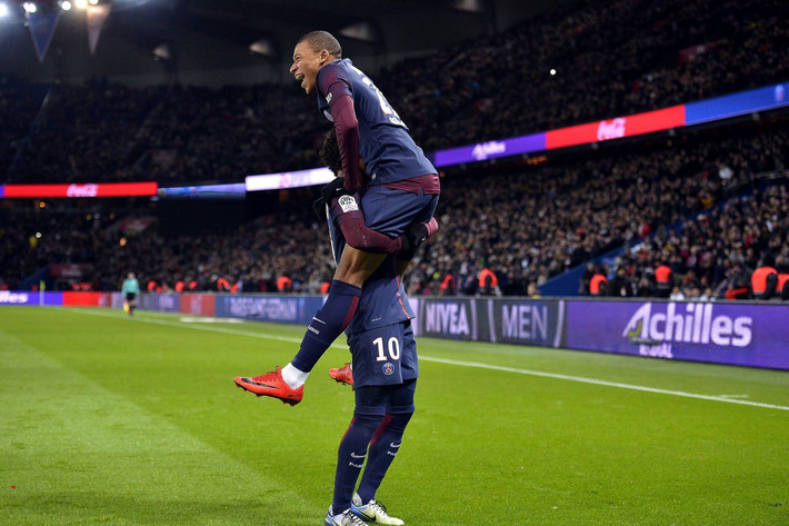Neymar: Bi kịch của ngôi sao hạng hai chạy trời không khỏi nắng