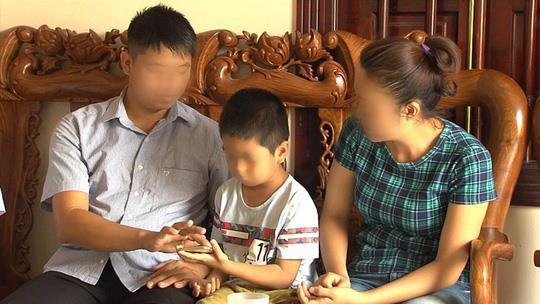 vu trao nham con o ba vi: xuc dong dem doan vien dau tien cua 2 dua tre - 4