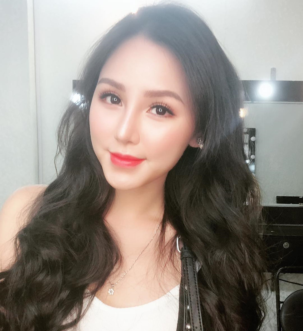 Chuyen hau truong gio moi ke cua dan hot girl 'Nong cung World Cup' hinh anh 8