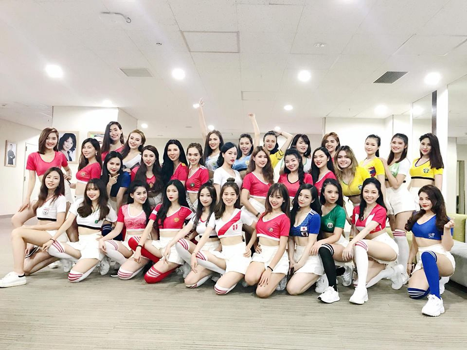 Chuyen hau truong gio moi ke cua dan hot girl 'Nong cung World Cup' hinh anh 1