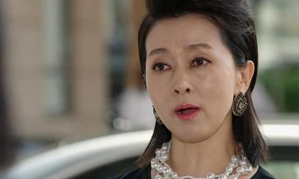 Mẹ chồng tương lai chê bai 'vô giáo dục' chỉ vì ăn cơm không mời, cắm mặt vào mâm