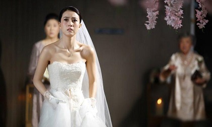 Ngày cưới vàng đeo trĩu cổ, 1 năm sau con dâu tay trắng rời khỏi nhà chồng