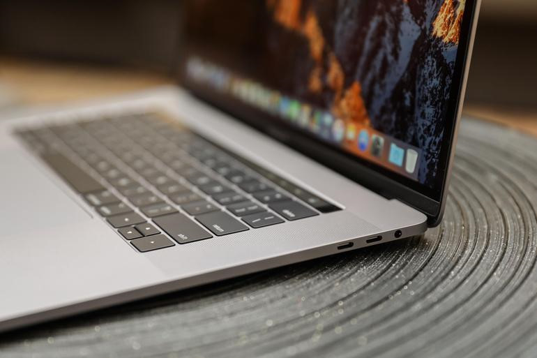 Đây là 9 mẫu laptop mỏng nhẹ, dùng tốt nhất năm 2018
