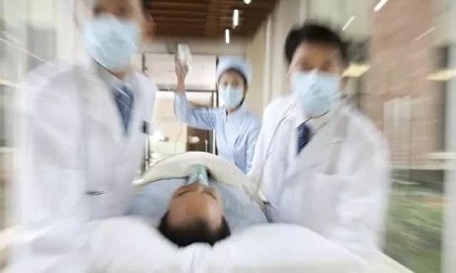 Bệnh nhân xuất huyết não khi đi vệ sinh, bác sĩ nghe lời kể của vợ hiểu ngay vấn đề