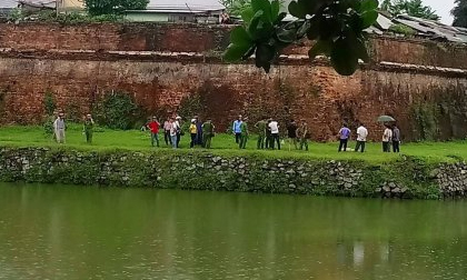 Nhảy xuống hồ vì bị truy đuổi, nam thanh niên tử vong