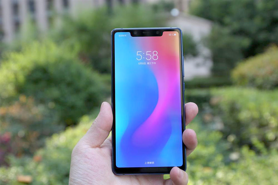 Loạt smartphone tầm trung đáng chú ý vừa về Việt Nam