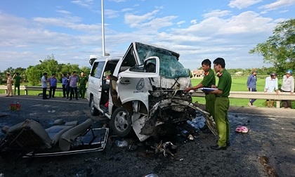 Tai nạn 13 người chết ở Quảng Nam: Thông tin bất ngờ về chiếc ô tô 16 chỗ