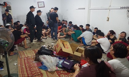 49 quý bà, quý ông 'ôm' gần 2 tỷ tiền mặt đến sới bạc