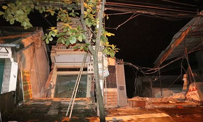 Sau tiếng nứt gãy, 5 nhà cao tầng đổ nhào xuống sông Đà
