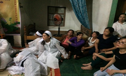 Vụ 13 người tử vong khi rước dâu: Những đứa trẻ mồ côi biết nương tựa vào đâu để nuôi tiếp giấc mơ học hành?