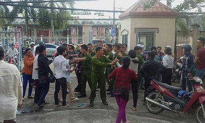Hai gia đình bị cáo và bị hại vụ tạt acid người yêu đánh nhau tại tòa