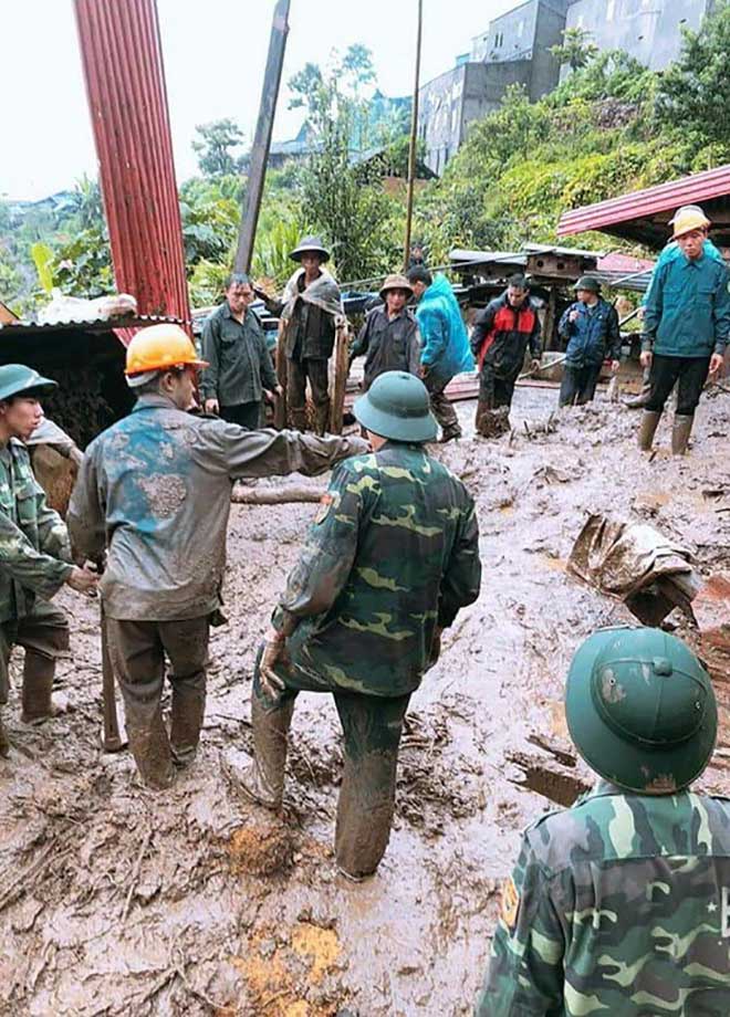 NÓNG: Sạt lở đất ở Lai Châu, 10 người chết và mất tích - 1