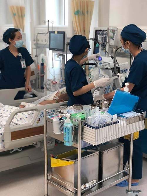 Sốc: Bé gái 10 tháng tuổi thủng thực quản, phổi kháng tất cả kháng sinh - 3
