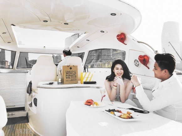 Trước ngày làm đám hỏi, hotgirl Vân Navy đăng ảnh đeo nhẫn tiền tỷ, khoe cận mặt bạn trai giàu có-1