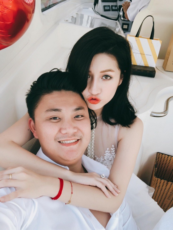 Trước ngày làm đám hỏi, hotgirl Vân Navy đăng ảnh đeo nhẫn tiền tỷ, khoe cận mặt bạn trai giàu có-3