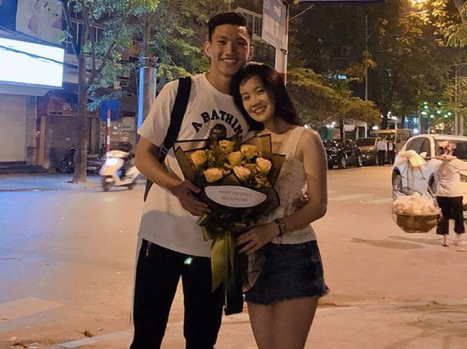 Văn Hậu U23 lập siêu phẩm, bạn gái xinh như hot girl bị săn lùng - 1