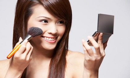 Cô gái trẻ bị ung thư vú, bác sĩ nói nguyên nhân đến từ thói quen làm đẹp tai hại