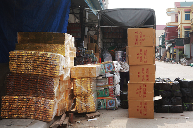 Cận tháng cô hồn, người người đổ về Bắc Ninh mua “nhà lầu, xe hơi, đồ trang sức” - 8