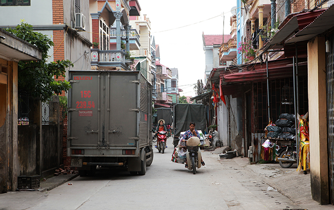 Cận tháng cô hồn, người người đổ về Bắc Ninh mua “nhà lầu, xe hơi, đồ trang sức” - 12
