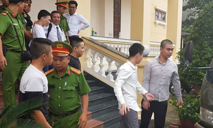Bỏ chạy khi bị truy đuổi, đôi nam nữ đâm vào cột điện thương vong