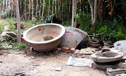Khởi tố kẻ giết, giấu xác bé gái dưới chậu kiểng