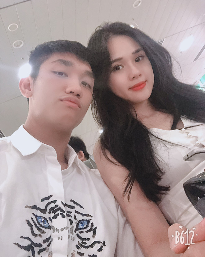 Cầu thủ Trọng Đại bất ngờ khoe ảnh tình tứ bên bạn gái mới